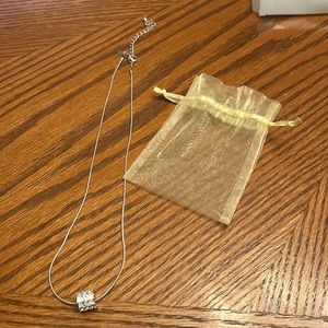 NWOT WOMEN NO BRAND SILVERTONE FAUX DIAMOND WHEEL 8” CHOKER WITH A 3” EXTENSION.